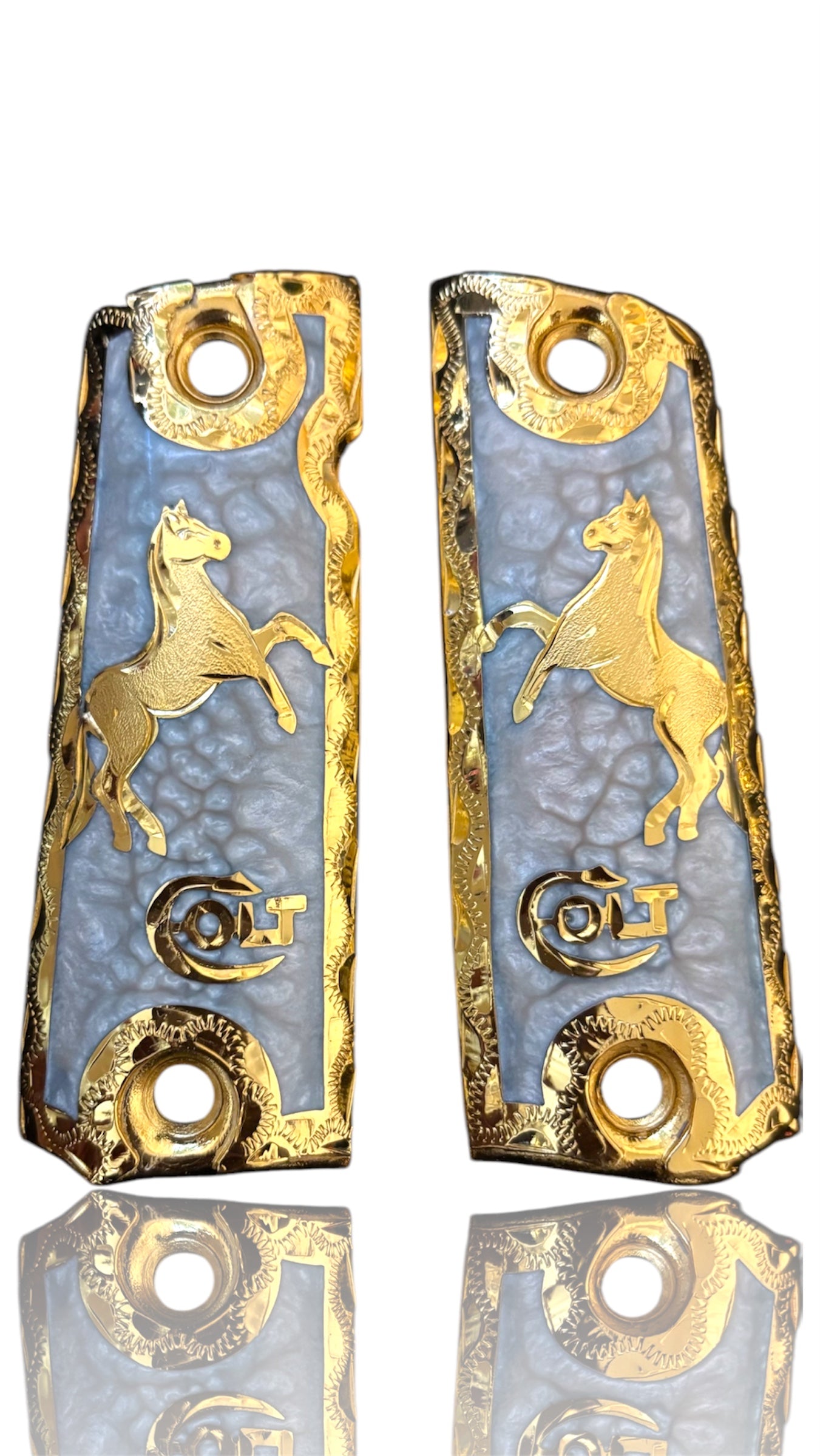 Cachas con el caballo Colt 1911